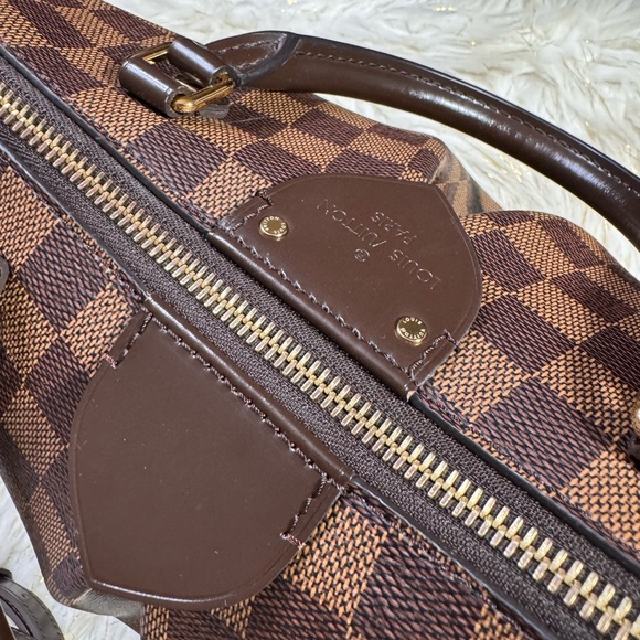 Beautiful Louis Vuitton SIENA PM Damier ebene with long strap, duster and cert. - Picture 9 of 16
